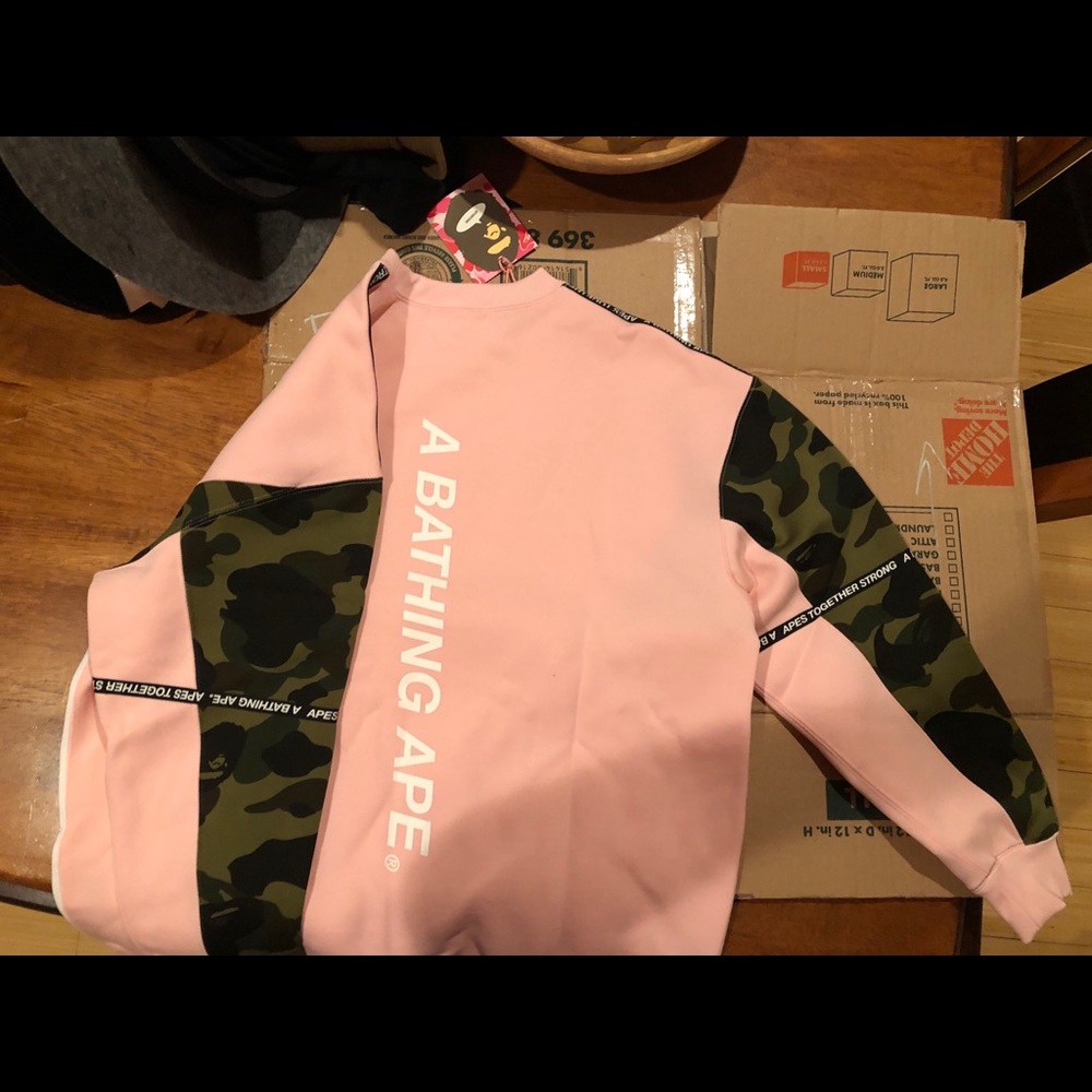 A Bathing Ape (BAPE) Ladies Crewneck Sweater - Picture 2 of 2
